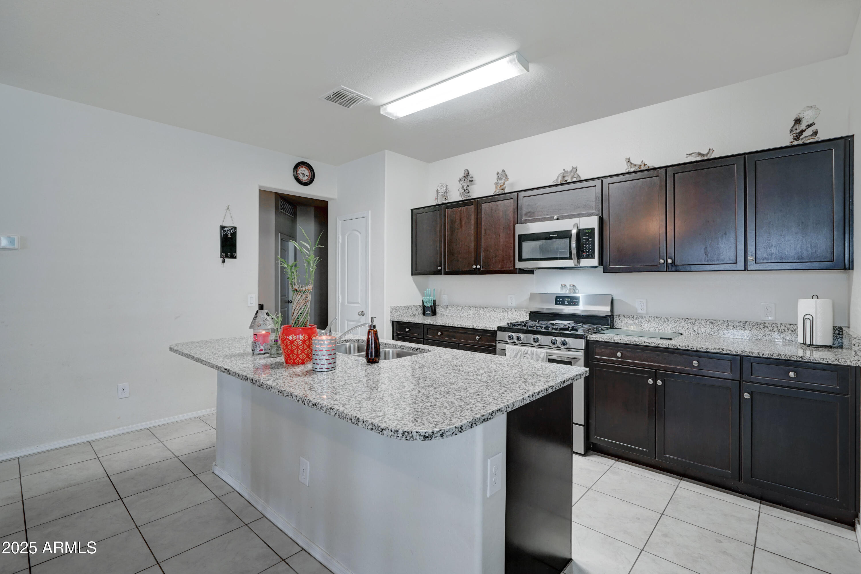 30263 West Pinchot Avenue Buckeye, AZ 85396 - Photo 6 of 25 30263 W Pinchot Ave-5