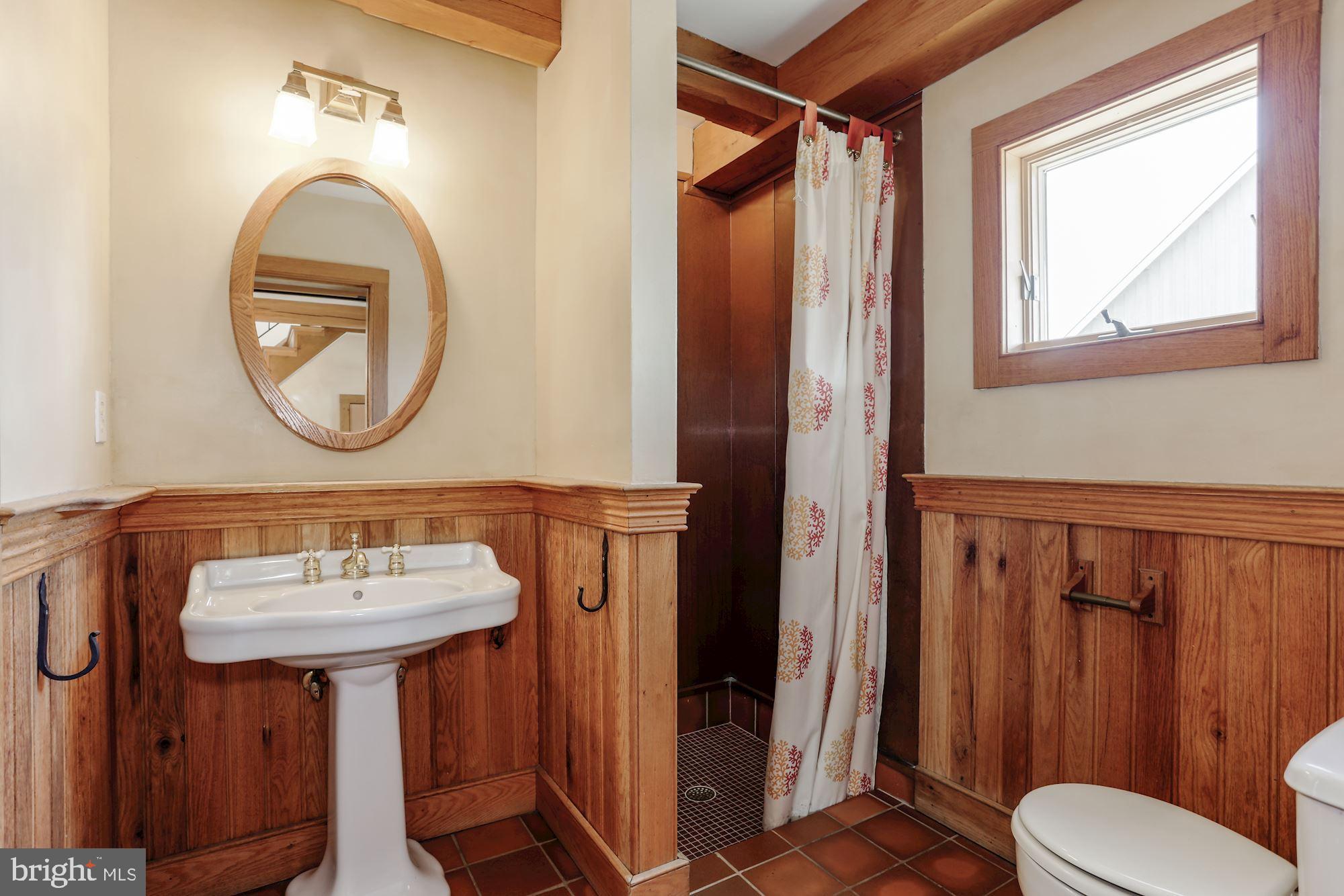 36913 Paxson Road Purcellville, VA 20132 - Photo 20 of 47 Full bath downstairs