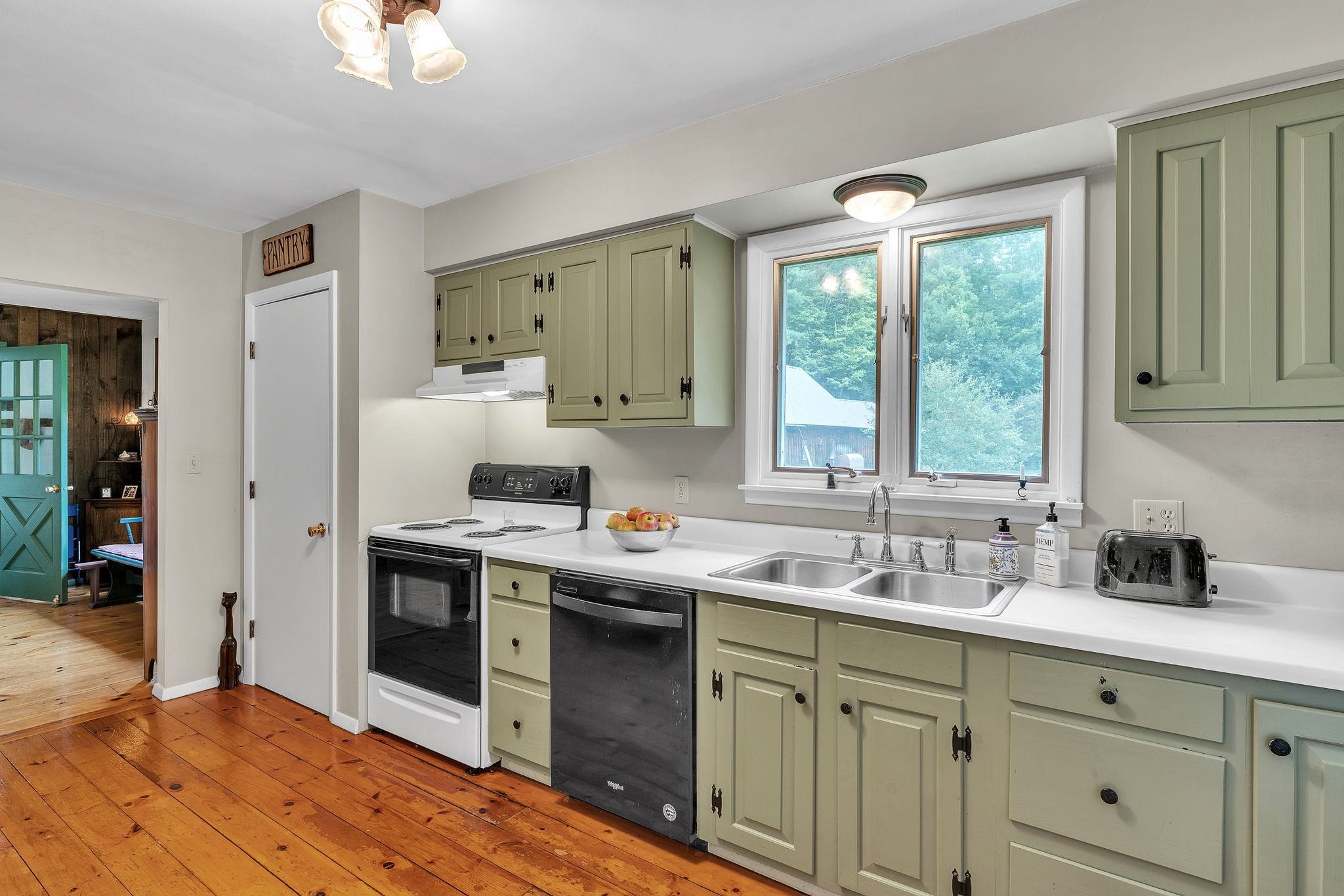 122 Cold Spring Road Milton, VT 05468 - Photo 7 of 40