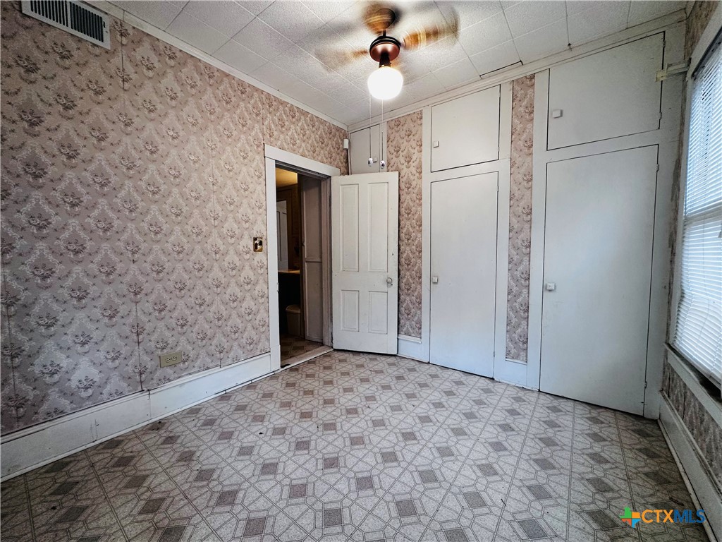 608 Coke Street Yoakum, TX 77995 - Photo 17 of 22 a view of entryway