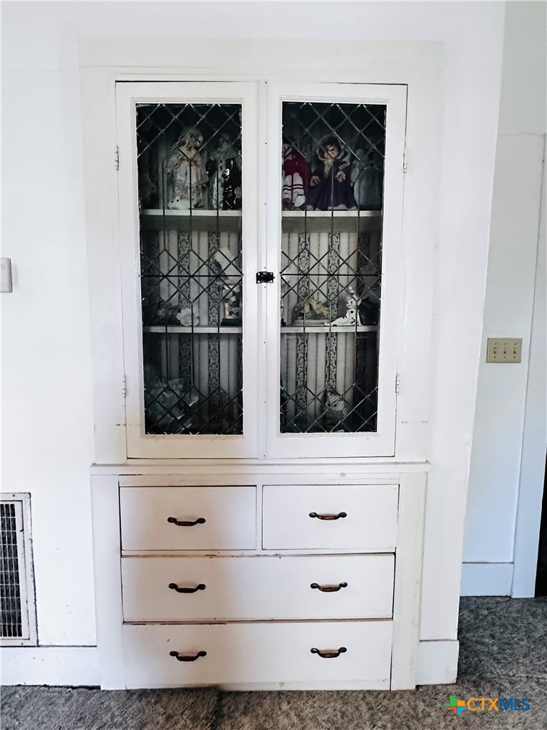 608 Coke Street Yoakum, TX 77995 - Photo 7 of 22 a view of a window