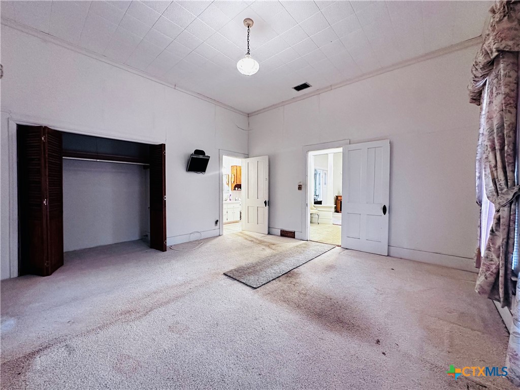 608 Coke Street Yoakum, TX 77995 - Photo 8 of 22