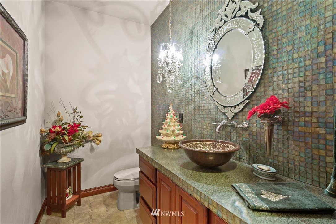 18100 Southeast 132nd Street Renton, WA 98059 - Photo 17 of 33 a bathroom with a toilet a sink and mirror