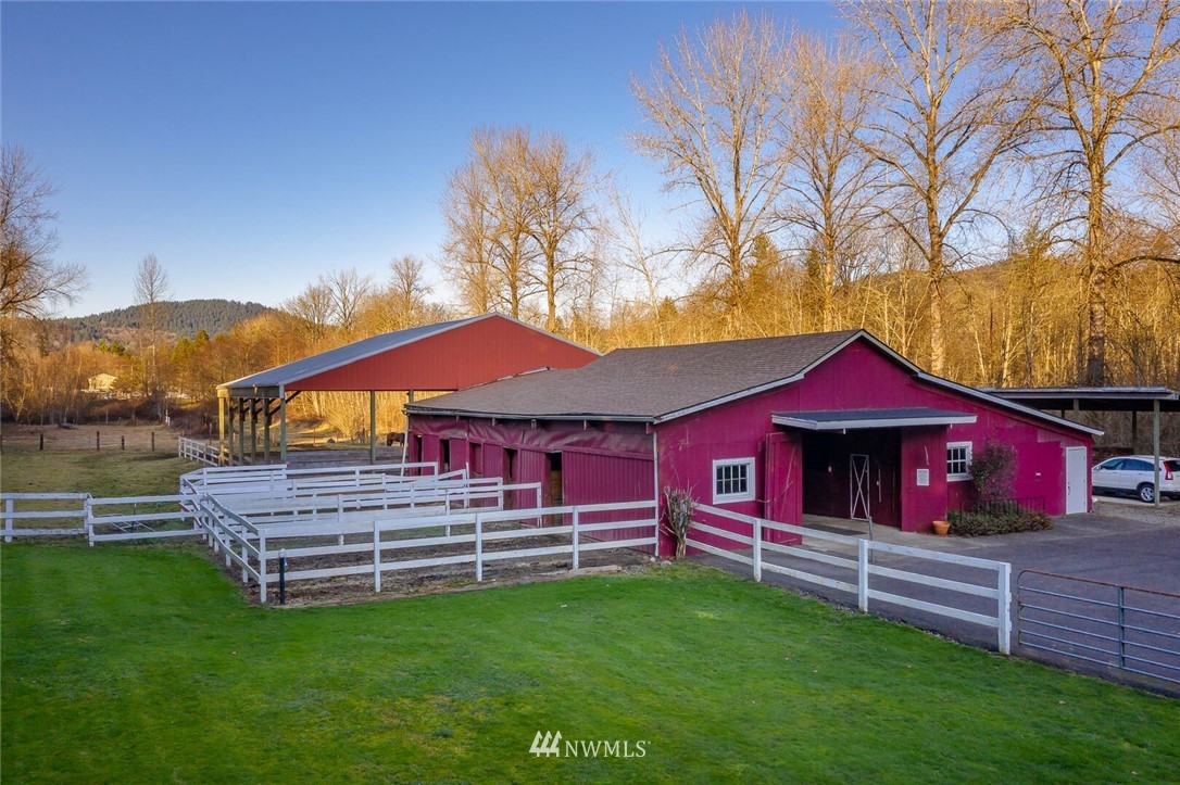 18100 Southeast 132nd Street Renton, WA 98059 - Photo 32 of 33 a front view of a house with a garden