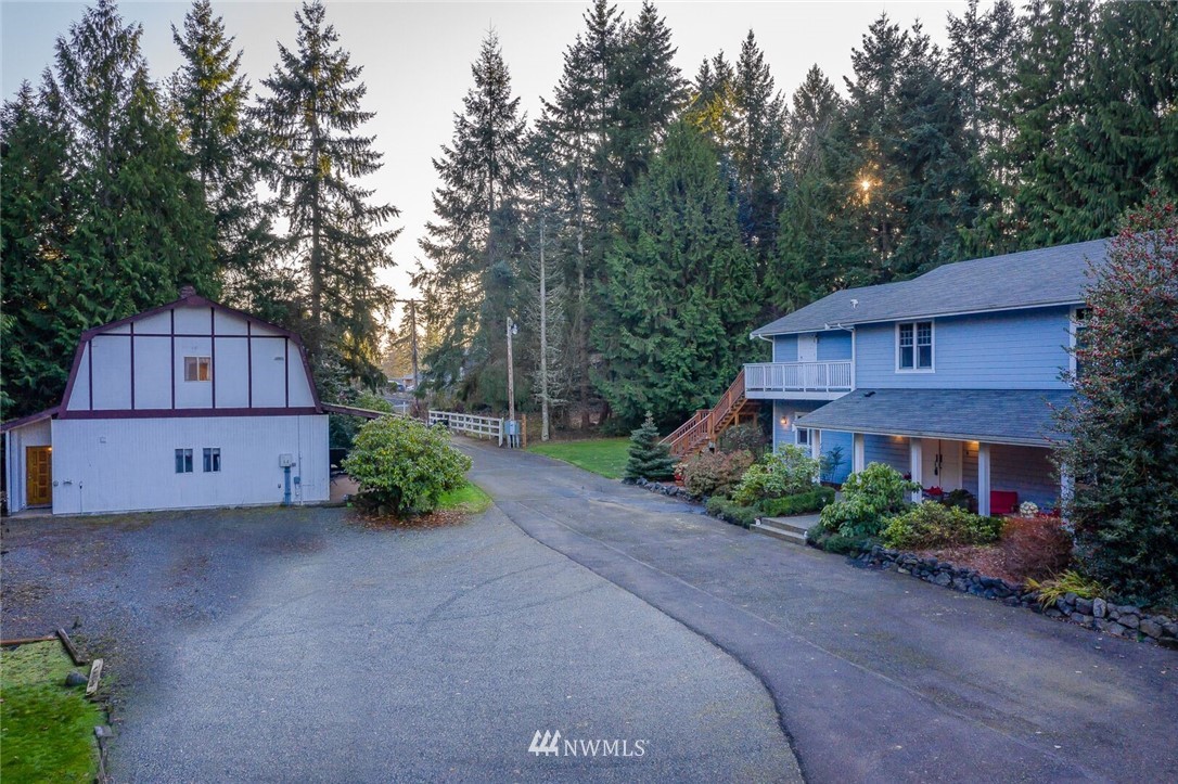 18100 Southeast 132nd Street Renton, WA 98059 - Photo 7 of 33 a front view of a house with garden