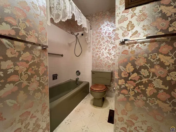 $219,900 | 2033 West 7th Avenue, Emporia, KS 66801