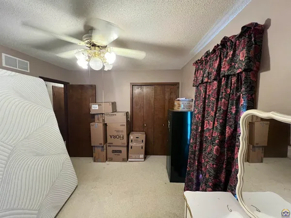 $219,900 | 2033 West 7th Avenue, Emporia, KS 66801