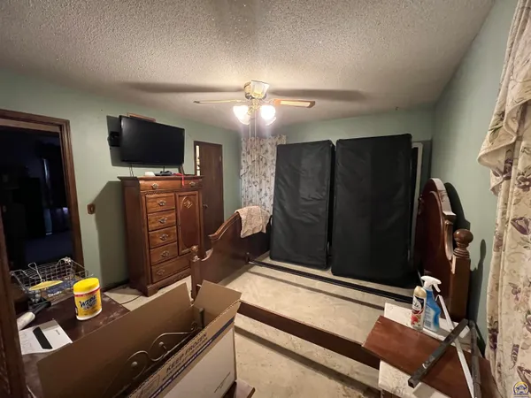 $219,900 | 2033 West 7th Avenue, Emporia, KS 66801