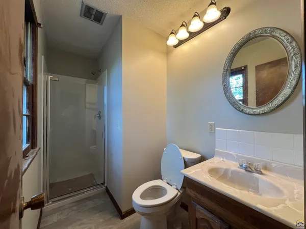 $219,900 | 2033 West 7th Avenue, Emporia, KS 66801