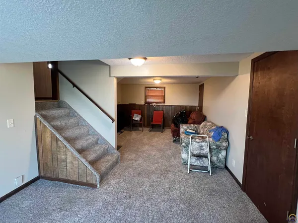 $219,900 | 2033 West 7th Avenue, Emporia, KS 66801