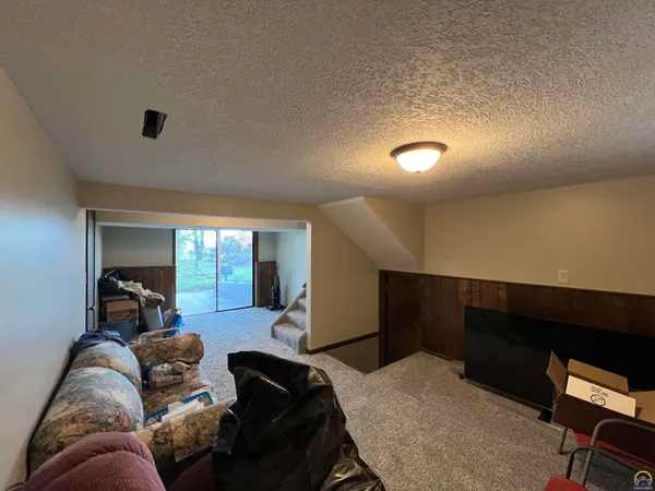 $219,900 | 2033 West 7th Avenue, Emporia, KS 66801