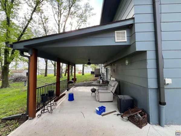 $219,900 | 2033 West 7th Avenue, Emporia, KS 66801