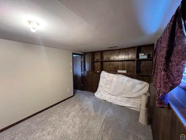 $219,900 | 2033 West 7th Avenue, Emporia, KS 66801