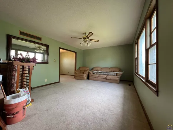 $219,900 | 2033 West 7th Avenue, Emporia, KS 66801