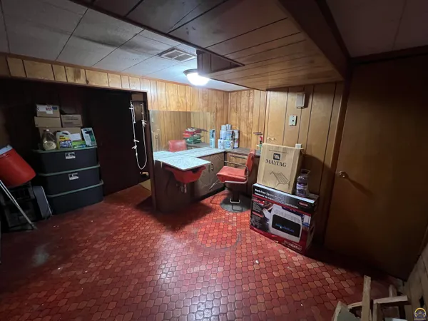 $219,900 | 2033 West 7th Avenue, Emporia, KS 66801