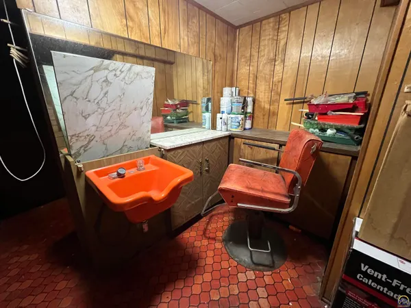 $219,900 | 2033 West 7th Avenue, Emporia, KS 66801