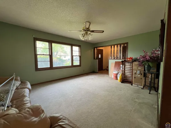 $219,900 | 2033 West 7th Avenue, Emporia, KS 66801