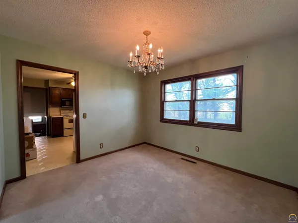 $219,900 | 2033 West 7th Avenue, Emporia, KS 66801