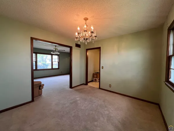 $219,900 | 2033 West 7th Avenue, Emporia, KS 66801