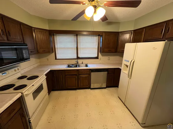 $219,900 | 2033 West 7th Avenue, Emporia, KS 66801