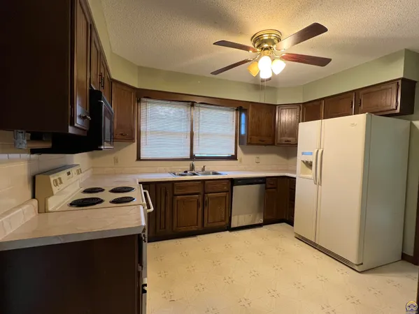 $219,900 | 2033 West 7th Avenue, Emporia, KS 66801