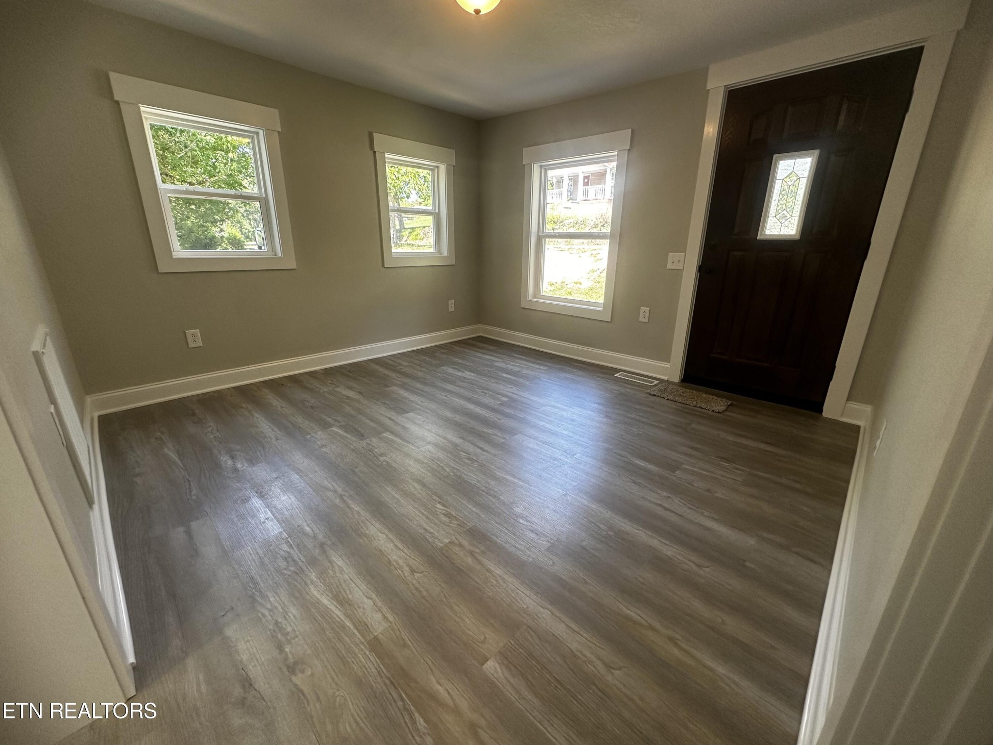 1499 Loop Road La Follette, TN 37766 - Photo 4 of 36 Gallery Image 4