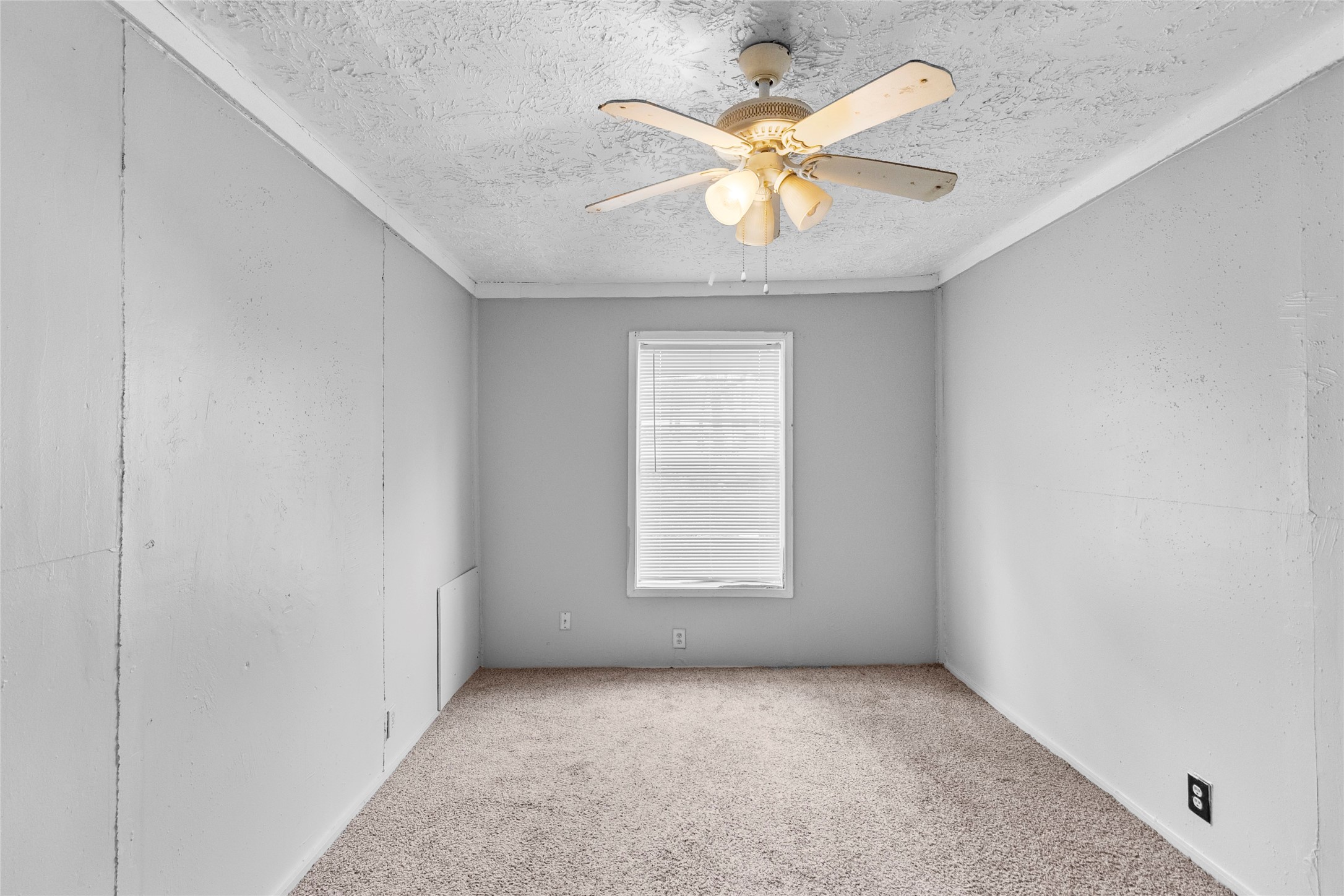 31C Jackson Road, Unit A Huntsville, TX 77320 - Photo 12 of 17 an empty room with a window