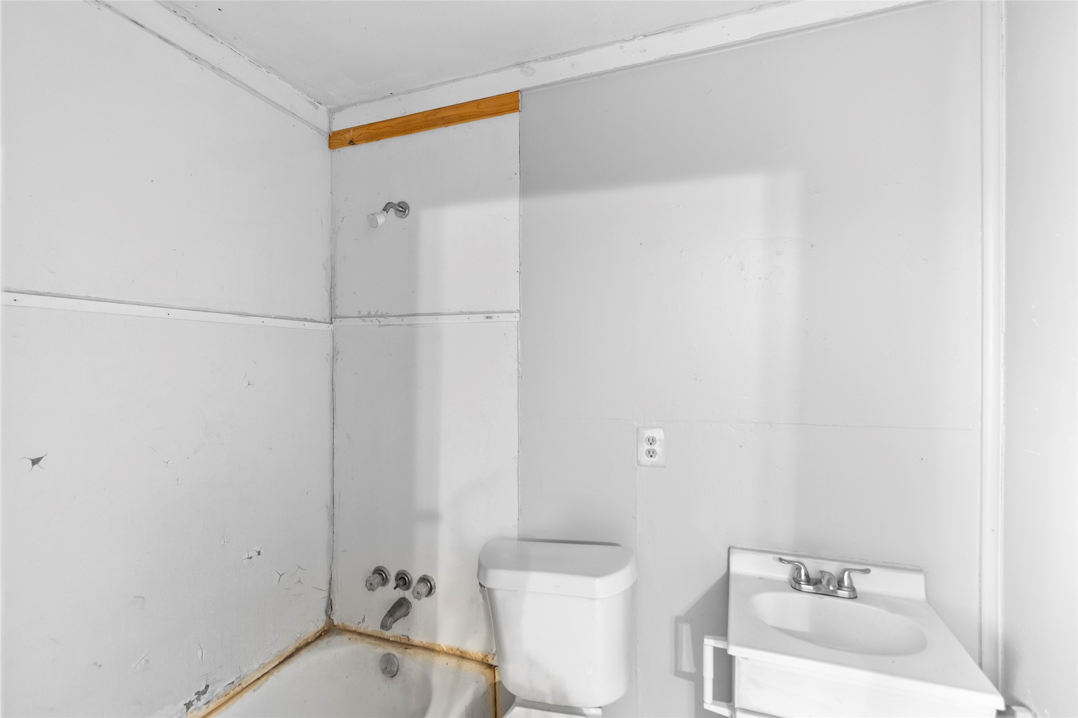 31C Jackson Road, Unit A Huntsville, TX 77320 - Photo 13 of 17 a bathroom with a toilet a sink and a shower