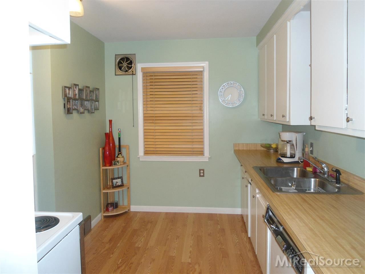 593 Vernier Road Grosse Pointe Woods, MI 48236 - Photo 14 of 30