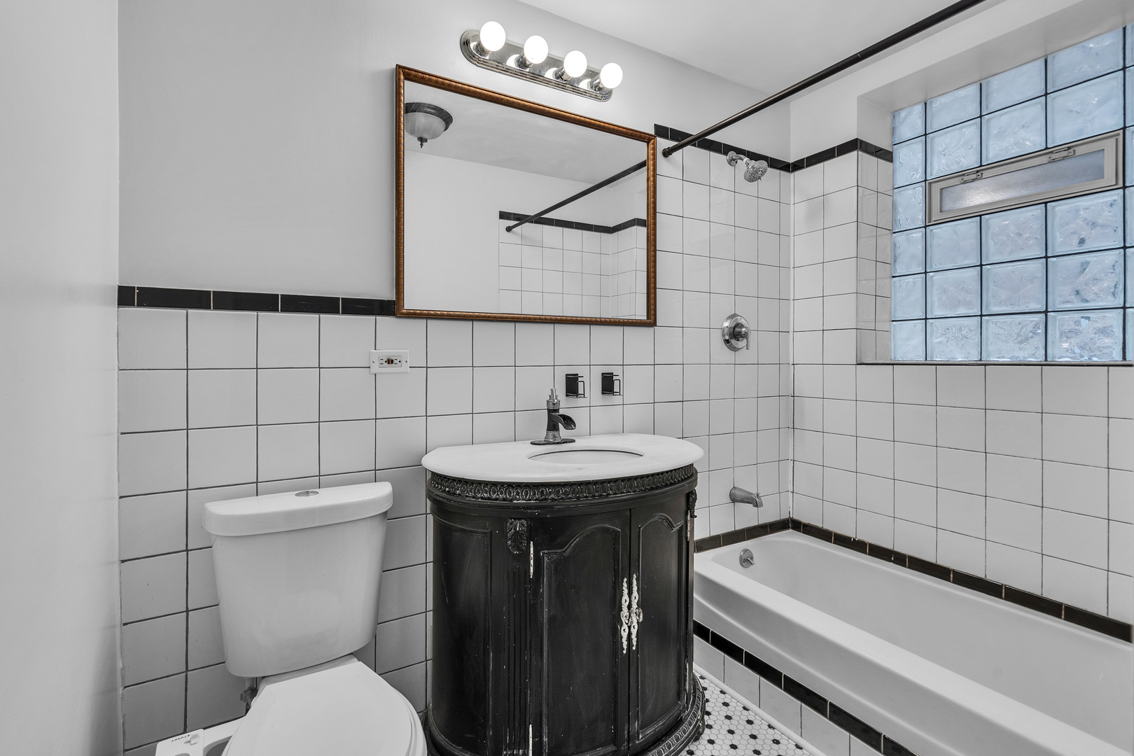 7025.5 North Sheridan Road, Unit G Chicago, IL 60626 - Photo 16 of 17 Gallery Image 16
