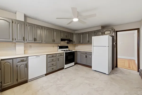 $3,200 | 54 Thomas Street, Unit 2, Medford, MA 02155