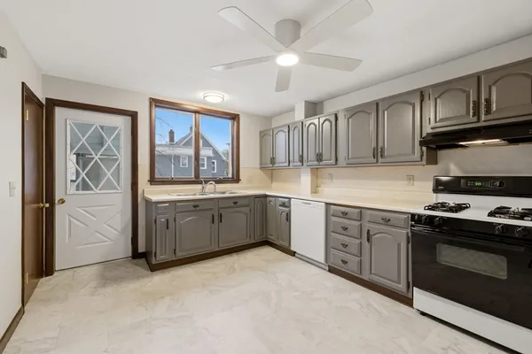 $3,200 | 54 Thomas Street, Unit 2, Medford, MA 02155