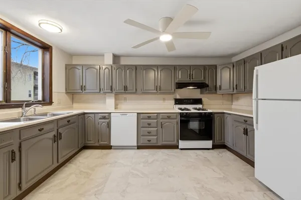 $3,200 | 54 Thomas Street, Unit 2, Medford, MA 02155