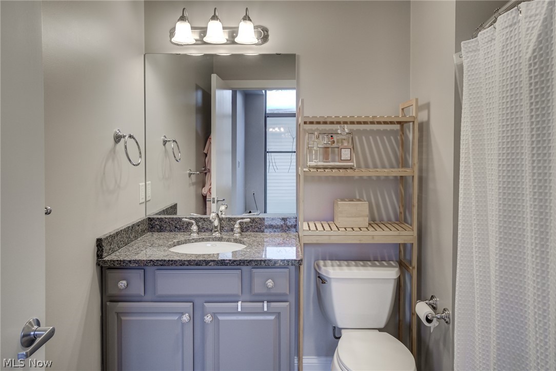 2079 Random Road, Unit 104 Cleveland, OH 44106 - Photo 17 of 25 2nd full bathroom