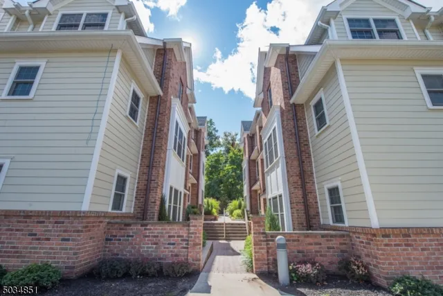 $2,375 | 1 Leona Drive, Unit 6, Morristown, NJ 07960