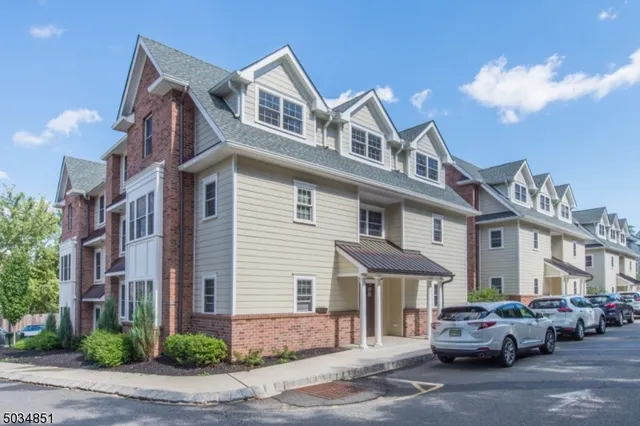 $2,375 | 1 Leona Drive, Unit 6, Morristown, NJ 07960