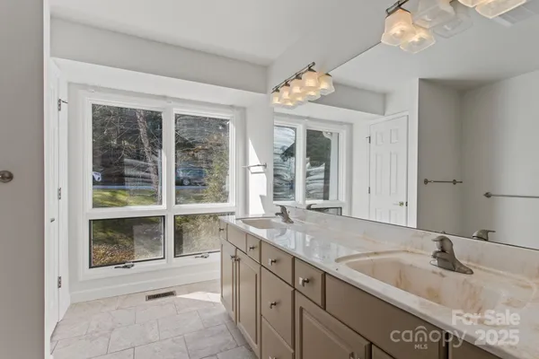 $495,000 | 514 Cobblestone Lane, Flat Rock, NC 28731