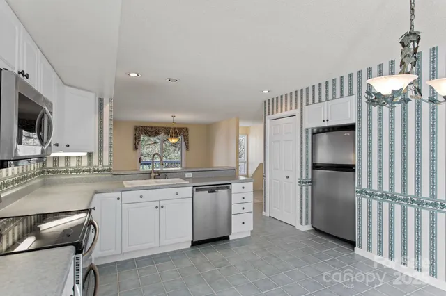 $495,000 | 514 Cobblestone Lane, Flat Rock, NC 28731