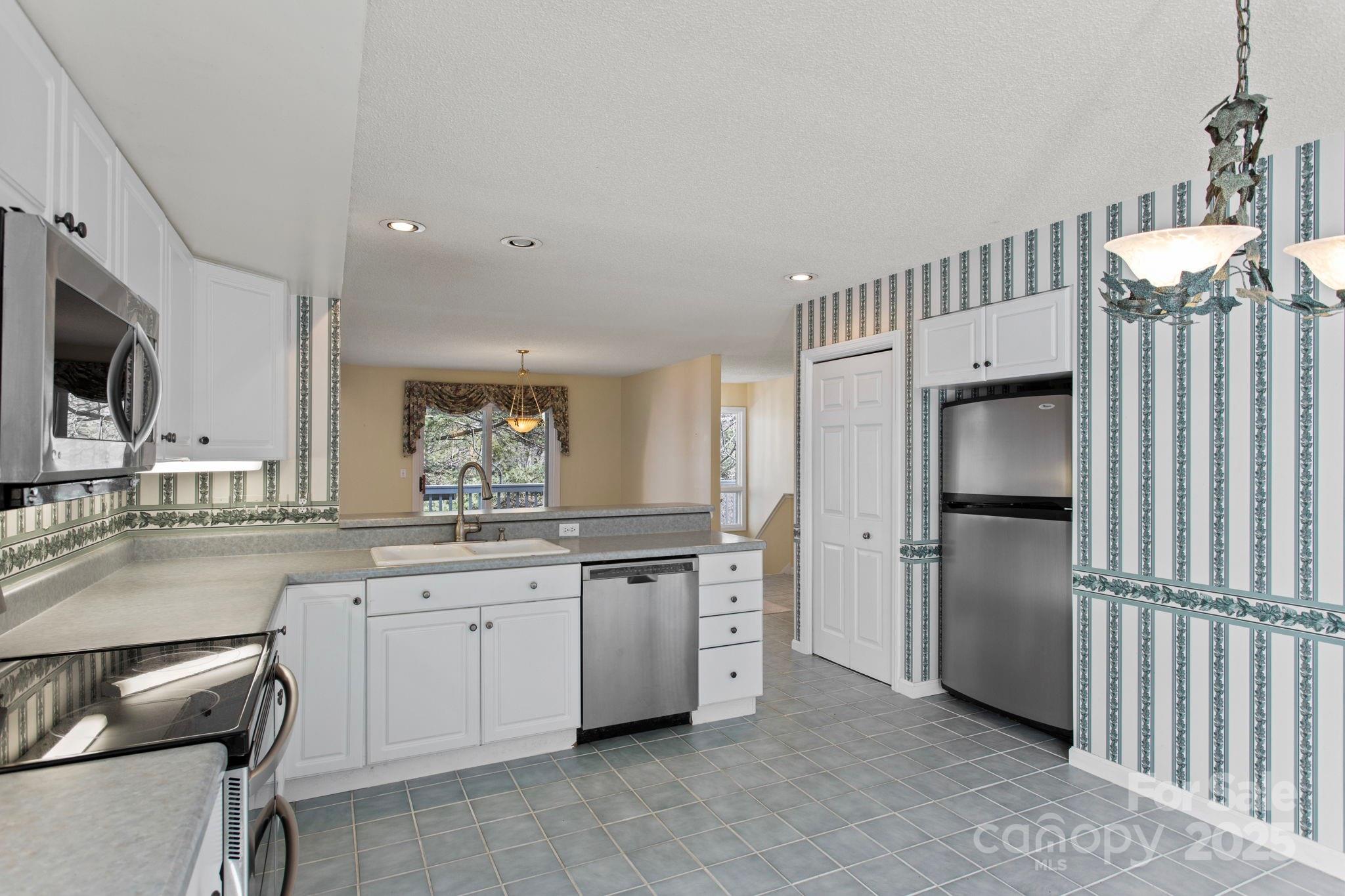 514 Cobblestone Lane Flat Rock, NC 28731 - Photo 9 of 42