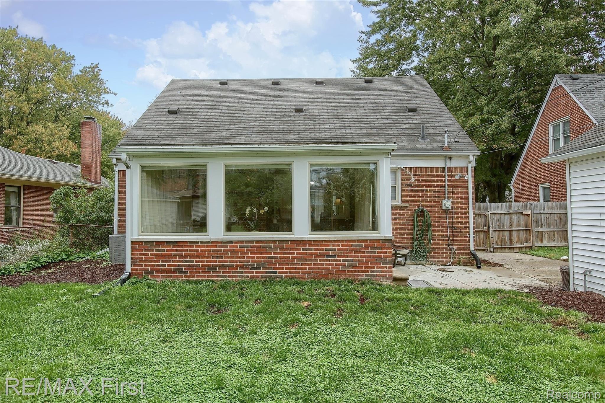 317 Ridgemont Road Grosse Pointe, MI 48236 - Photo 18 of 20 23-Rear.jpg