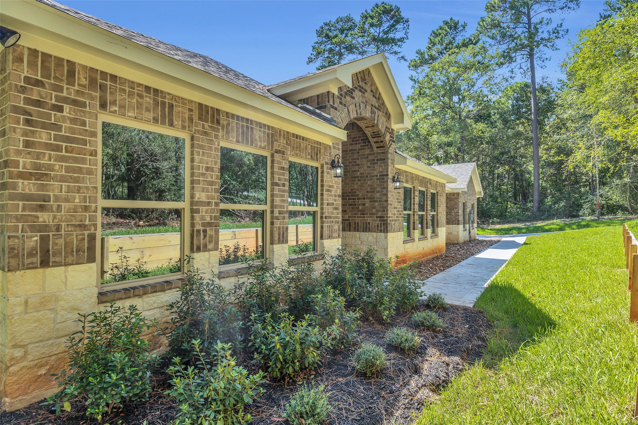 162 Bighorn Road Huntsville, TX 77340 - Photo 2 of 48