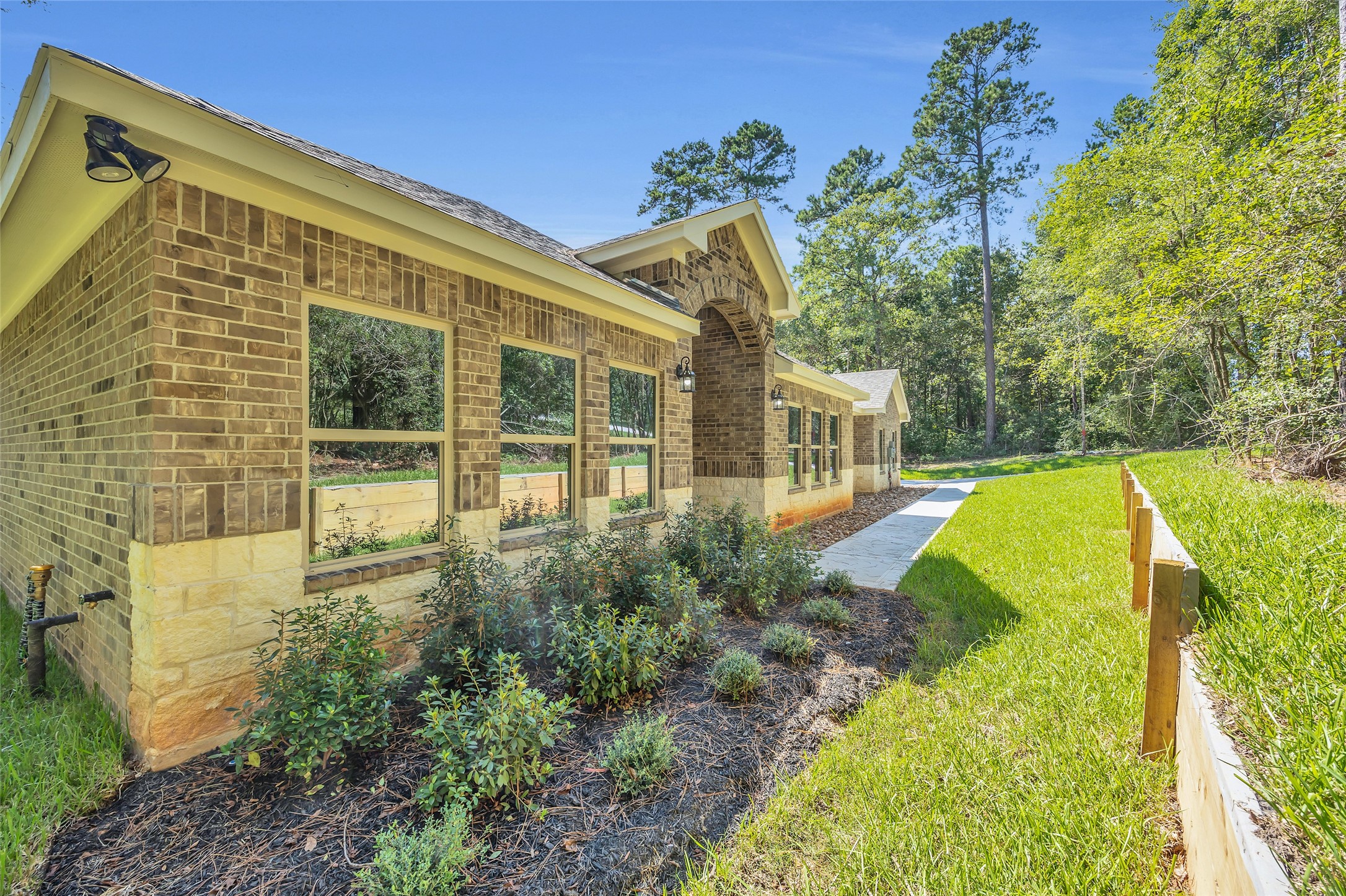 162 Bighorn Road Huntsville, TX 77340 - Photo 3 of 48