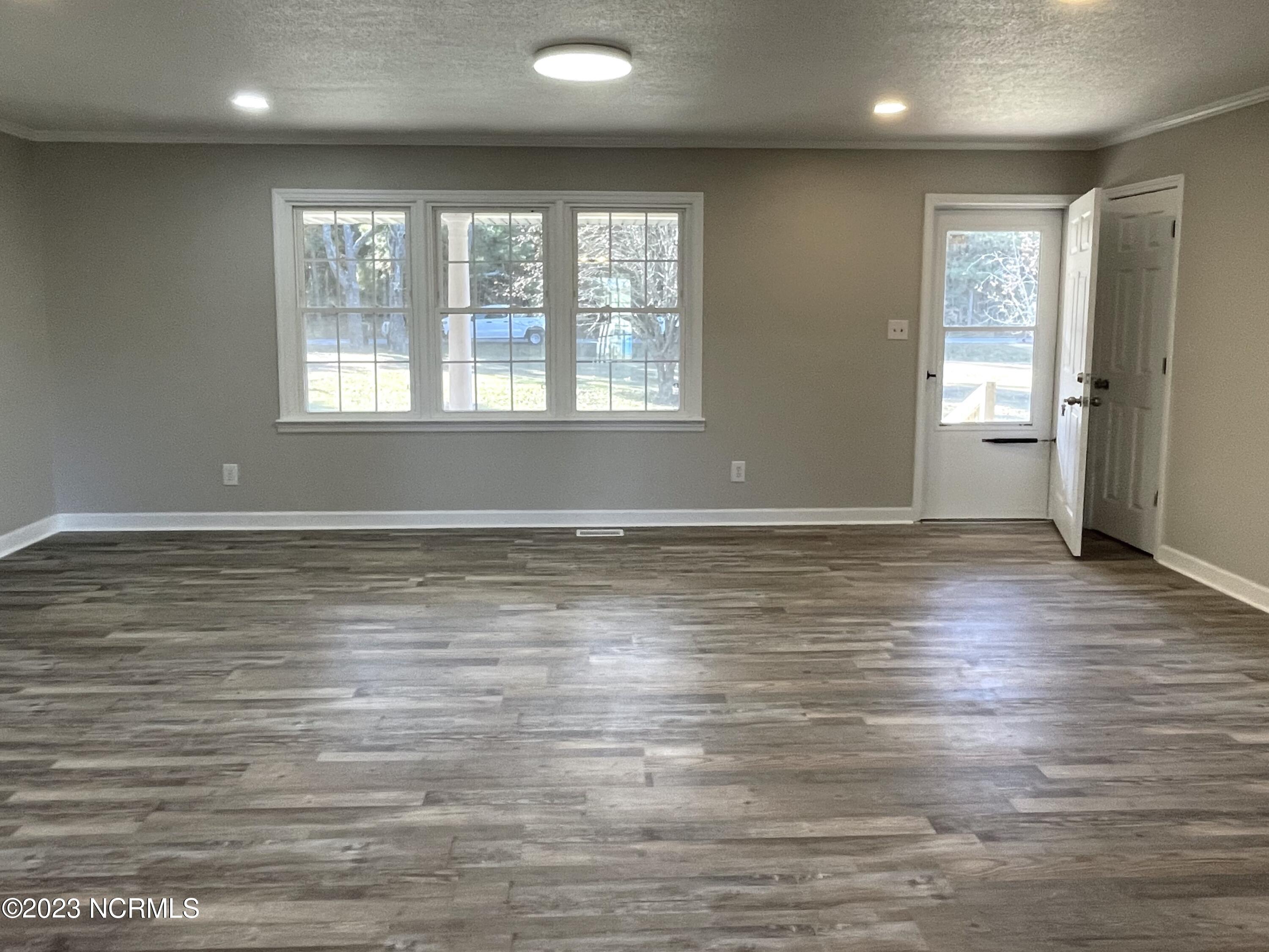 8949 Mackeys Road Roper, NC 27970 - Photo 7 of 32 Living Room