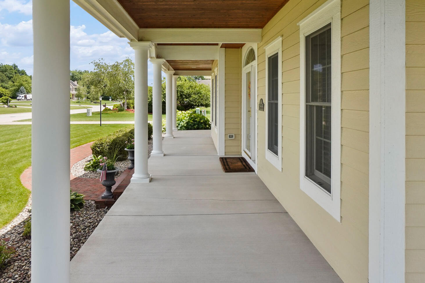 N75W24615 Overland Road Sussex, WI 53089 - Photo 4 of 44 Front Porch
