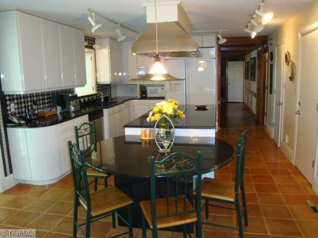 7595 Lasater Road Clemmons, NC 27012 - Photo 4 of 16 Kitchen.