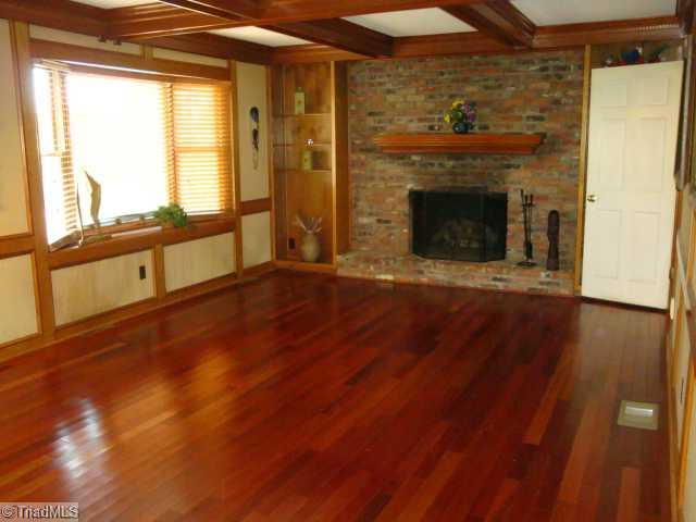 7595 Lasater Road Clemmons, NC 27012 - Photo 8 of 16 Den/Family/Great Room.