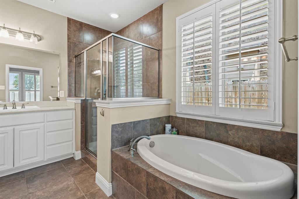 1036 Edgefield Lane Forney, TX 75126 - Photo 11 of 30 a bathroom with a bathtub and a sink