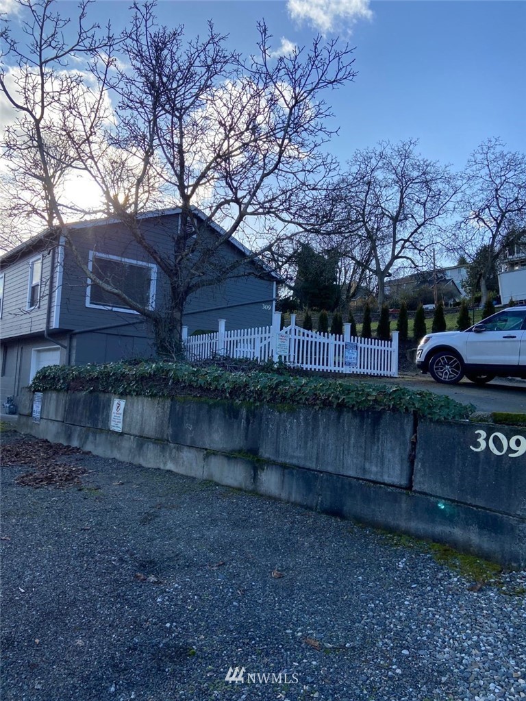 309 Taylor Avenue Northwest Renton, WA 98057 - Photo 4 of 27 Gallery Image 4