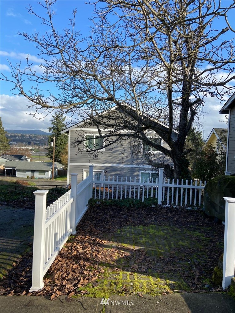 309 Taylor Avenue Northwest Renton, WA 98057 - Photo 8 of 27 Gallery Image 8
