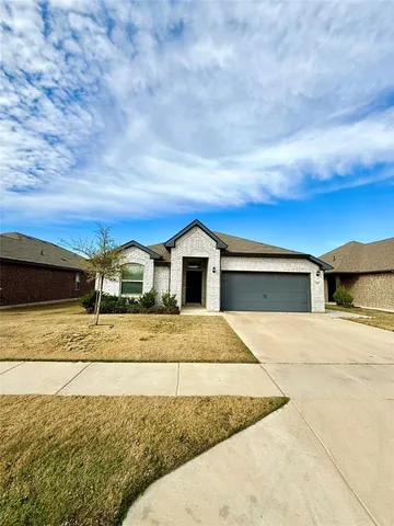 $2,400 | 349 Paloma Street, Weatherford, TX 76087